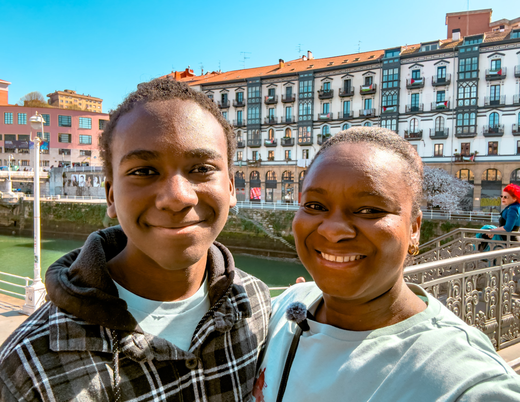 Bilbao Travel Guide (3).png